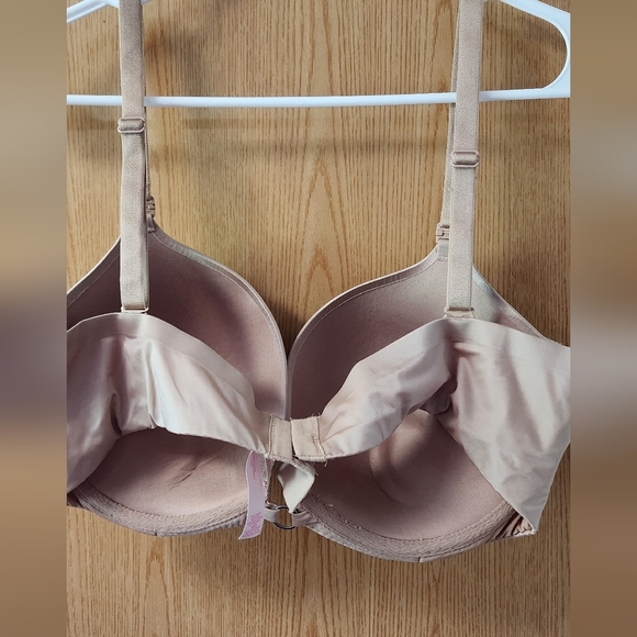 Victoria's Secret Tan T-Shirt Bra with Seamless Molded Cups - Picture 3 of 6